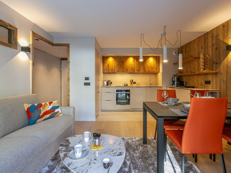 Ski-in/Ski-out Apartment with WiFi, Garage, and Balcony in Val-d'Isère FR-1-694-347 - Val d'Isère Le Châtelard