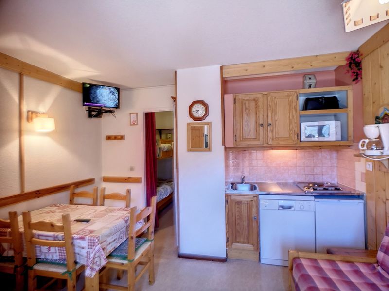 Ski-In/Ski-Out 1BR Apartment - Mountain Views, Sleeps 4 - Les Menuires FR-1-178-37 - Les Menuires Bruyères