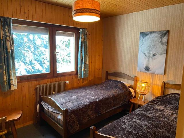 Modest 2BR Apartment Near Ski Slopes with Balcony, Parking, and WiFi FR-1-459-201 - La Clusaz