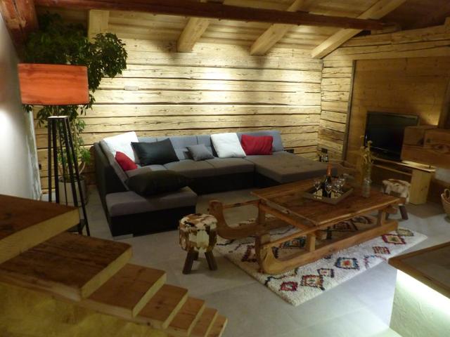 Stunning 4-Star Apartment: Mountain Views, Hot Tub, Near Ski Slopes, Sleeps 10 FR-1-467-100 - Le Grand Bornand