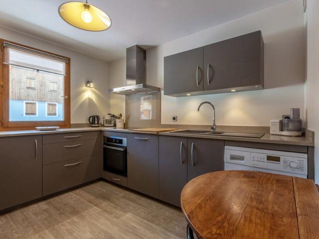 Spacious 3-Room Apartment with Balcony, Parking, and WiFi in Val-d'Isère FR-1-694-33 - Val d'Isère Centre