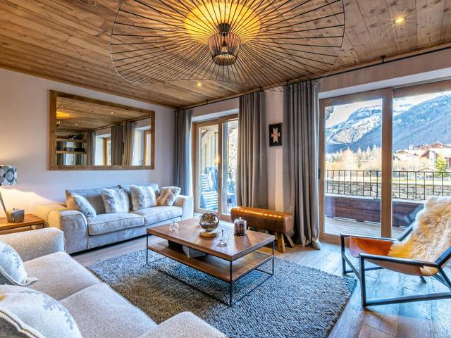 Luxurious 3BR Apartment with Fireplace, Balcony & Mountain Views in Val-d'Isère FR-1-694-65 - Val d'Isère Centre