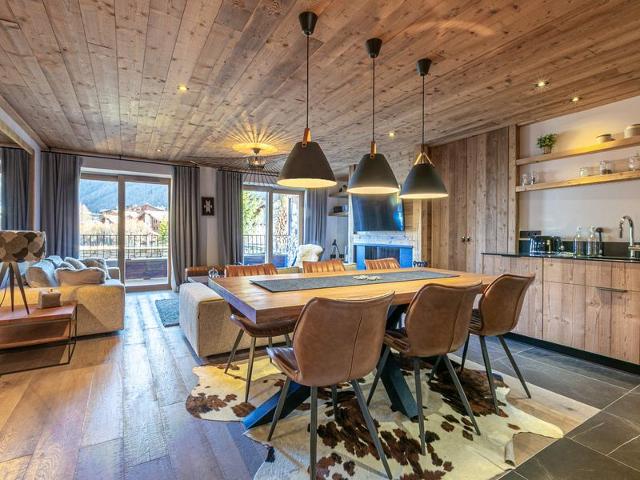 Luxurious 3BR Apartment with Fireplace, Balcony & Mountain Views in Val-d'Isère FR-1-694-65 - Val d'Isère Centre