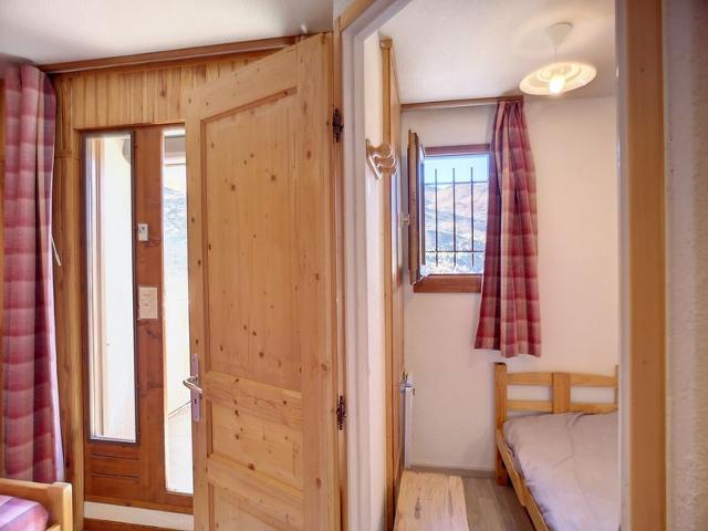 Ski-In/Ski-Out 1BR Apartment - Mountain Views, Sleeps 4 - Les Menuires FR-1-178-37 - Les Menuires Bruyères