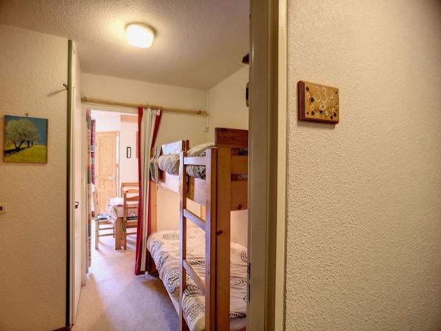 Ski-In/Ski-Out 1BR Apartment - Mountain Views, Sleeps 4 - Les Menuires FR-1-178-37 - Les Menuires Bruyères