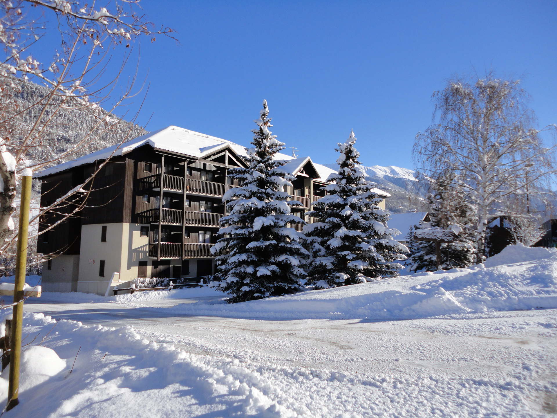 Apartments Les Gentianes - Appartements Aiglon 39793 - Serre Chevalier 1400 - Villeneuve