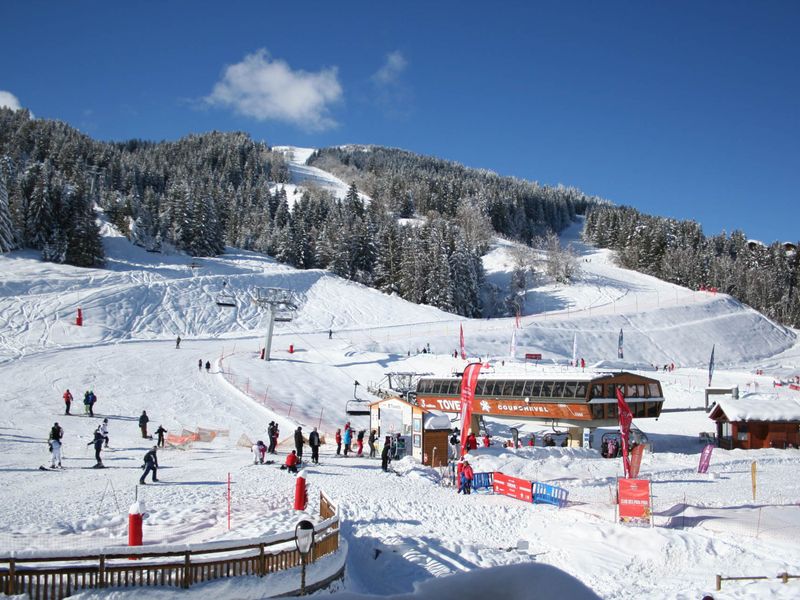 Courchevel: Ski-In/Ski-Out, 3 BR, Wifi, Parking, 4 pax FR-1-575-24 - Courchevel 1550