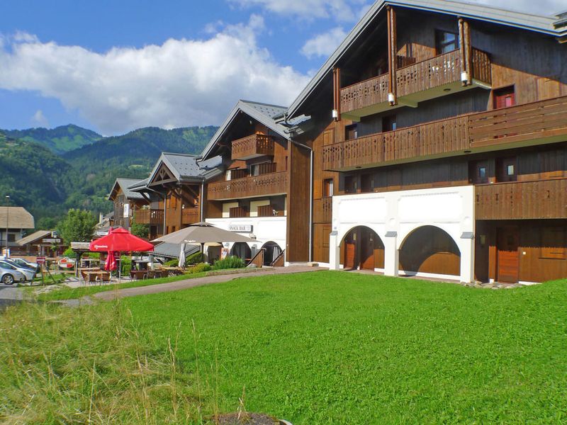 Ski-In/Ski-Out Studio with Balcony and Parking in Morillon FR-1-629-74 - Morillon Village