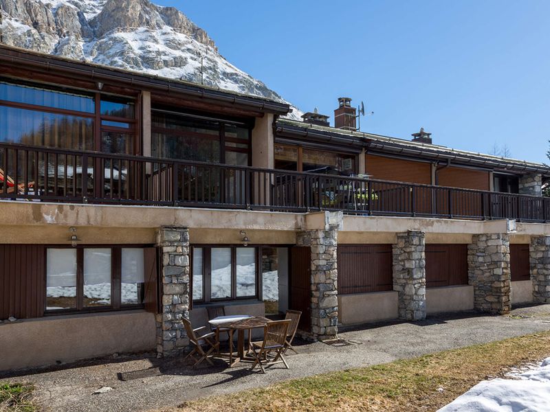 Rustic Duplex Apartment with Large South-Facing Terrace Near Val-d'Isère Village FR-1-694-310 - Val d'Isère Centre