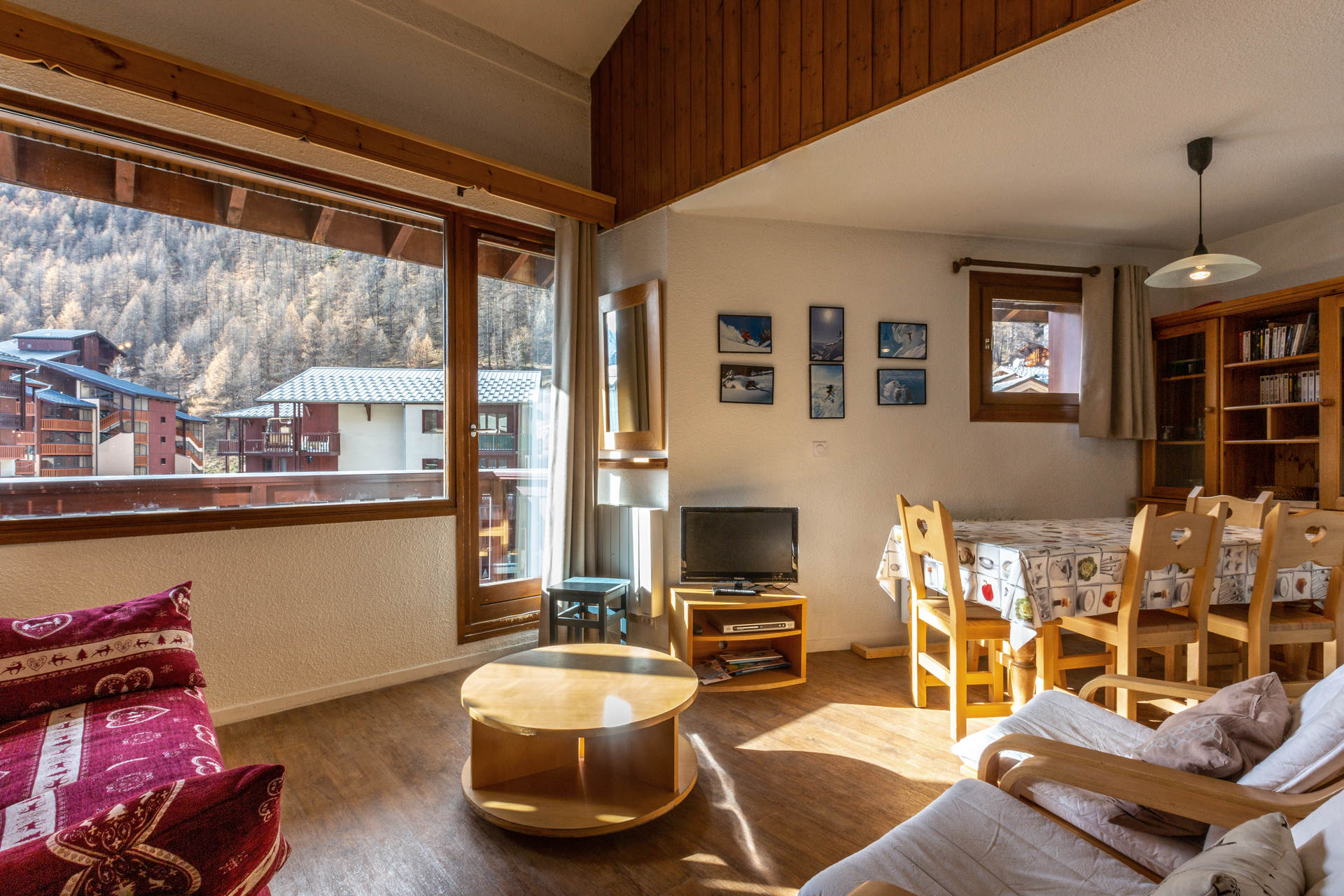 2 rooms (1 bedroom) 6 people - Apartements CHANTELOUVE 400056 - Val d'Isère Centre