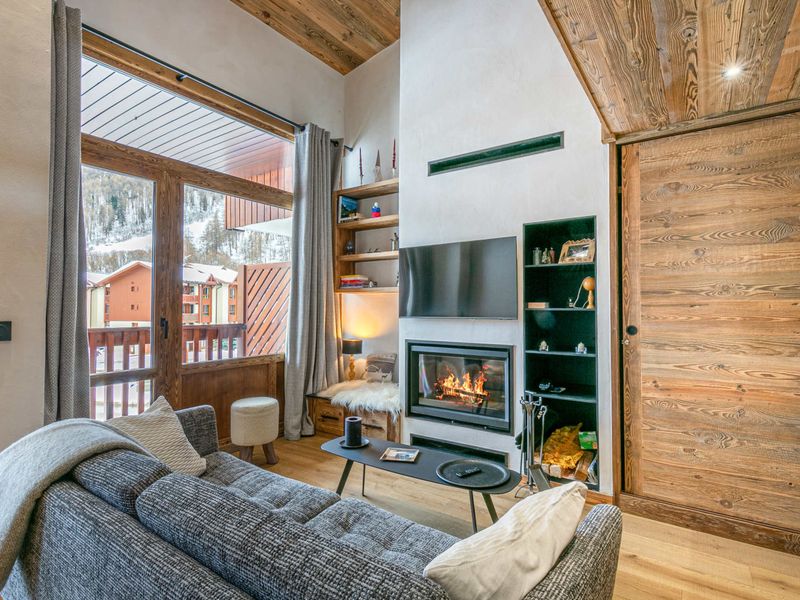 Elegant apartment with fireplace and WIFI, 2 bedrooms FR-1-694-376 - Val d'Isère Centre