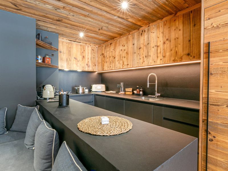 Elegant apartment with fireplace and WIFI, 2 bedrooms FR-1-694-376 - Val d'Isère Centre