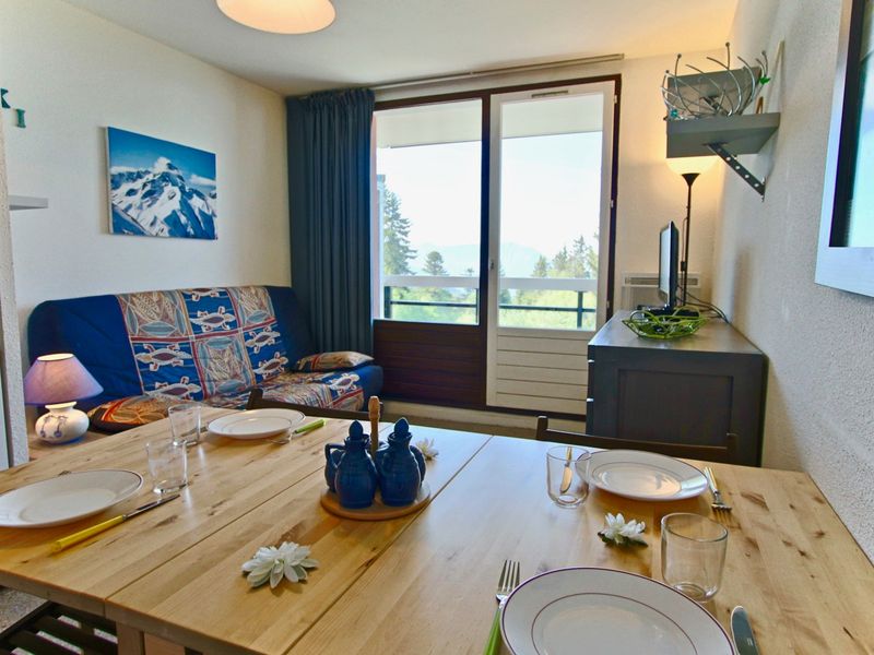 Studio Chamrousse, 1 Room, 4 Guests - Cozy Studio with Balcony for 4, Near Slopes and Shops FR-1-340-121 - Chamrousse