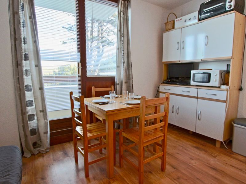 Studio Chamrousse, 1 room, 3 persons - Cozy Studio for 3, Ski-In/Ski-Out, Balcony, Pet-Friendly, Ski Locker FR-1-340-124 - Chamrousse