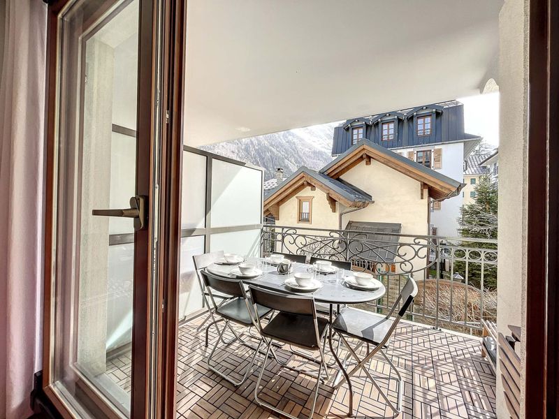 Apartment Chamonix-Mont-Blanc, 3 Rooms, 6 Guests - Chamonix - Central 64m² Apt for 6 with Mont Blanc View, Parking & Balcony FR-1-507-14 - Chamonix Centre