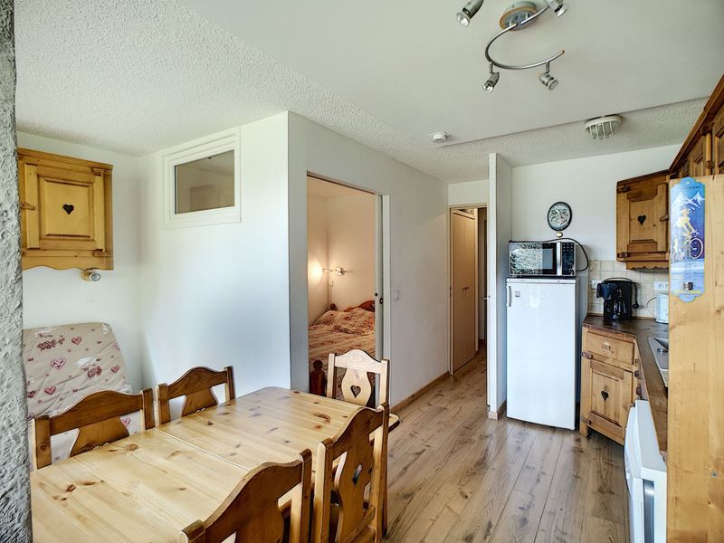 Apartment Les Menuires, 1 bedroom, 6 persons - Charming 2-Room Cabin for 6, Ski-in/Ski-out, South-Facing Balcony, Beautiful Views, Parking Included FR-1-178-325 - Les Menuires Reberty 1850