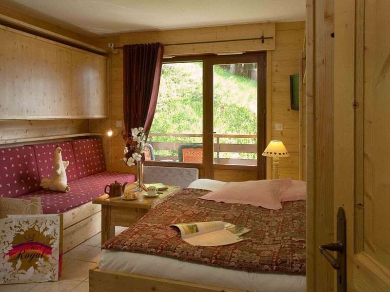 Studio Le Grand-Bornand, studio flat, 4 persons - Charming Mountain Studio with Wellness Access, Sleeps 4 – Pets Welcome, Near Skiing & Village FR-1-467-29 - Le Grand Bornand