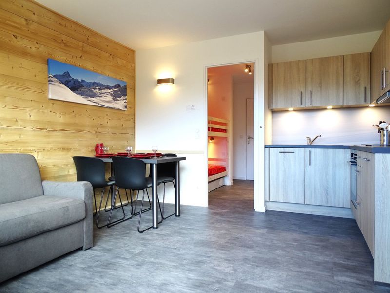 Studio Avoriaz, studio flat, 4 persons - Renovated Studio with Balcony, Central Location, Sleeps 4, Near Shops & Lifts FR-1-634-31 - Avoriaz