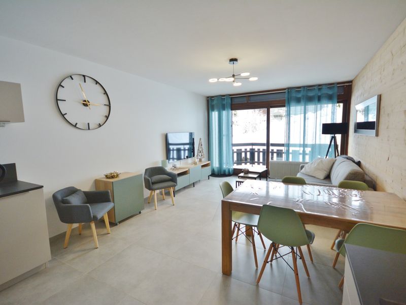 Apartment Morzine, 2 bedrooms, 6 persons - Modern Apartment for 6, Steps from Pleney Slopes, Balconies, Wi-Fi FR-1-684-30 - Morzine