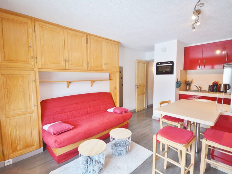Studio Morzine, studio flat, 4 persons - Cozy Studio for 4, Balcony, Parking, Near Slopes & Center FR-1-684-34 - Morzine
