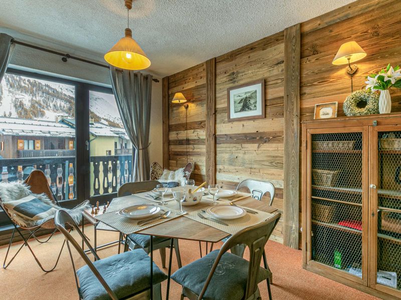 Appartement Val-d'Isere, 2 pieces, 4 personnes - Cozy Apartment in Val-d'Isère: WiFi, Covered Parking, Near Pistes, Pet-Friendly FR-1-694-172 - Val d'Isère Centre