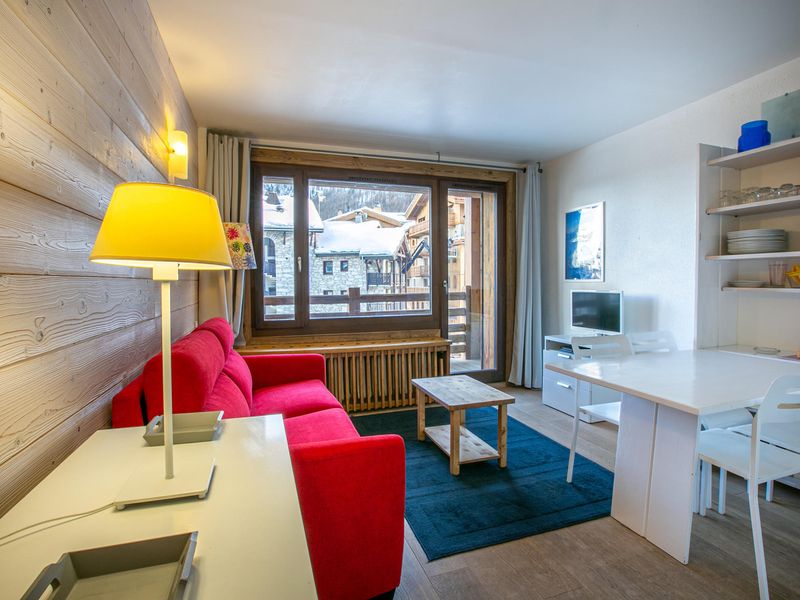Studio Val-d'Isere, 2 pieces, 4 personnes - Modern Studio with Balcony, Ski-In/Ski-Out, and Free WiFi in Val-d'Isère FR-1-694-231 - Val d'Isère Centre