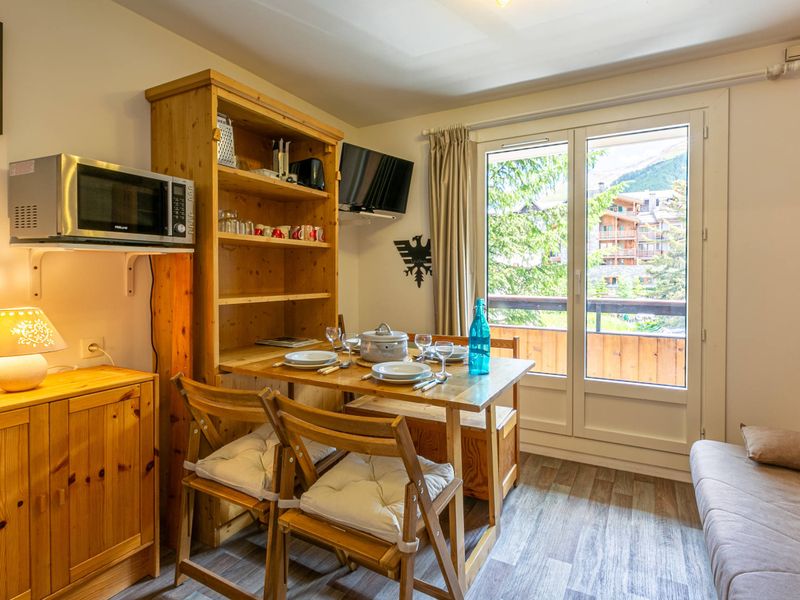 Studio Val-d'Isere, 1 room, 3 people - Renovated studio with balcony, parking and near slopes in Val-d'Isère FR-1-694-287 - Val d'Isère Centre