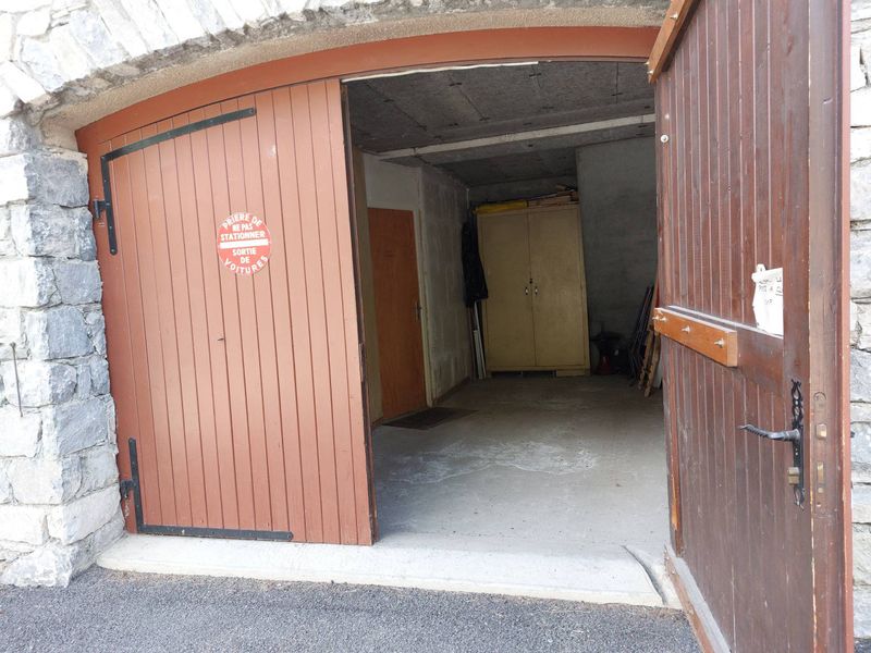 Rustic Duplex Apartment with Large South-Facing Terrace Near Val-d'Isère Village FR-1-694-310 - Val d'Isère Centre