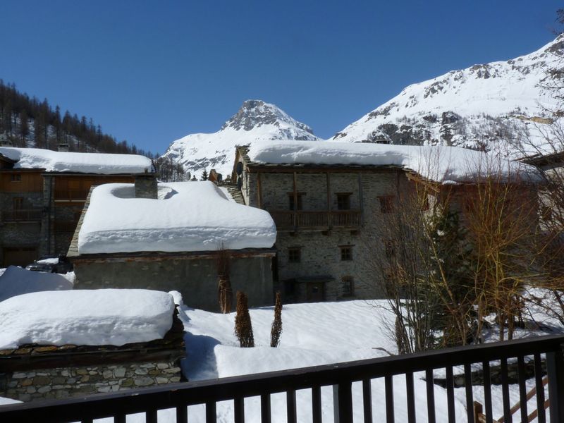 Rustic Duplex Apartment with Large South-Facing Terrace Near Val-d'Isère Village FR-1-694-310 - Val d'Isère Centre