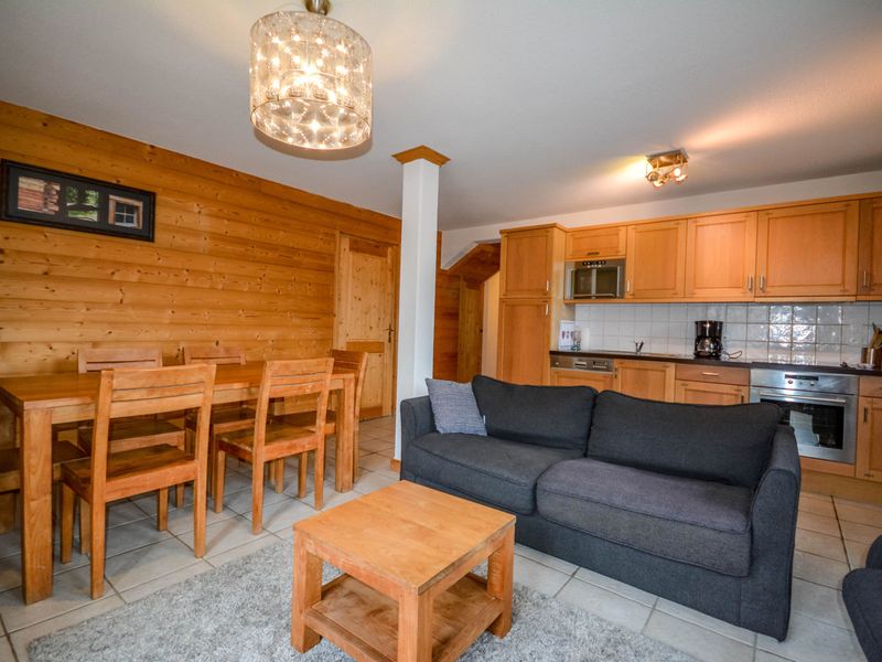 Apartment Morzine, 2 bedrooms, 6 persons - Spacious Apt for 6 in Morzine - Ski Access, Sauna, Parking, Balcony FR-1-684-61 - Morzine