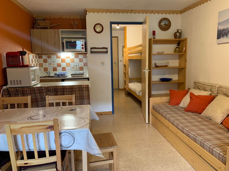 Studio Morzine, studio flat, 4 persons - Studio cabin near shuttle, south-facing balcony FR-1-679-6 - Morzine