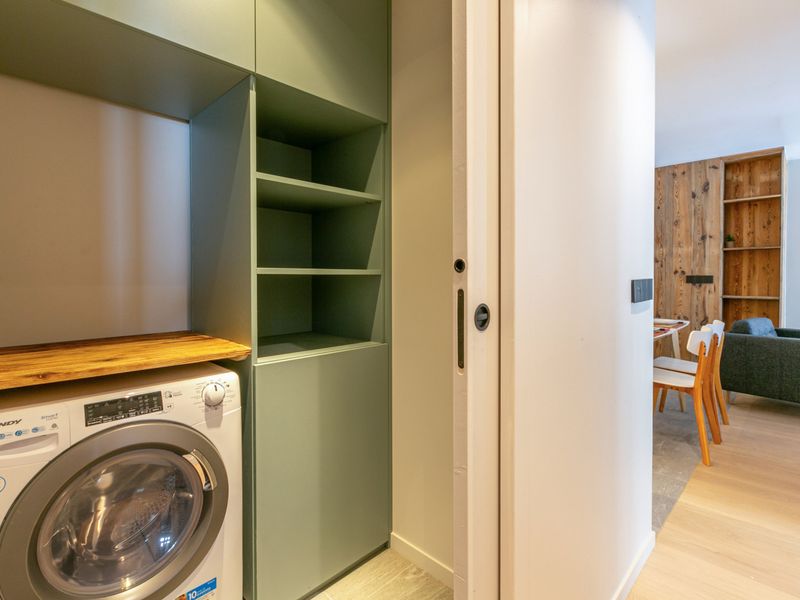 Cozy Retreat with WiFi, Garage, and Ski-In/Ski-Out Access in a New Upscale Residence FR-1-694-338 - Val d'Isère Le Châtelard