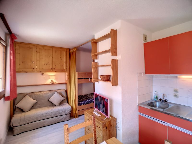 Studio Les Menuires, studio flat, 3 persons - Ski-in/Ski-out Studio for 3 in Les Menuires - Balcony, Great Location FR-1-178-40 - Les Menuires Bruyères