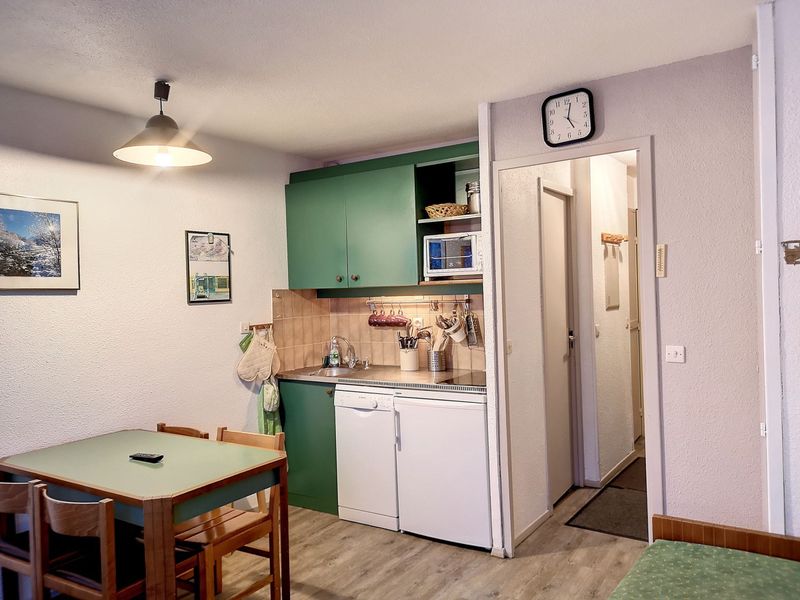 Studio Les Menuires, 1 room, 4 people - Ski-In/Ski-Out Studio in Les Menuires - Sleeps 4, Mountain View, Fully Equipped Kitchen FR-1-178-53 - Les Menuires Reberty 1850
