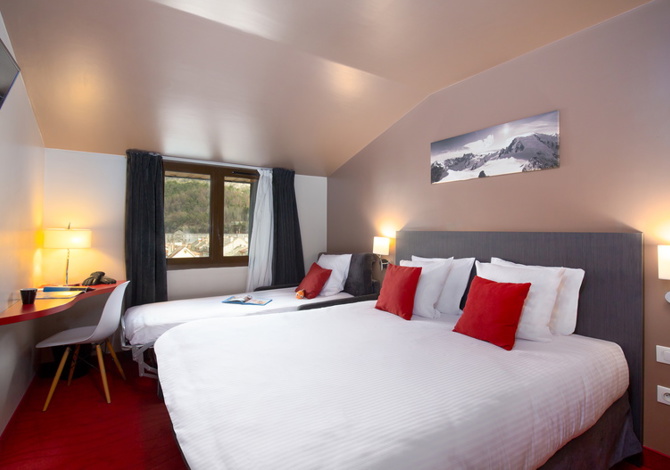 Superior 3 person room with armchair bed - Hôtel Le Parc Hôtel & spa 4* - Serre Chevalier 1200 - Briançon