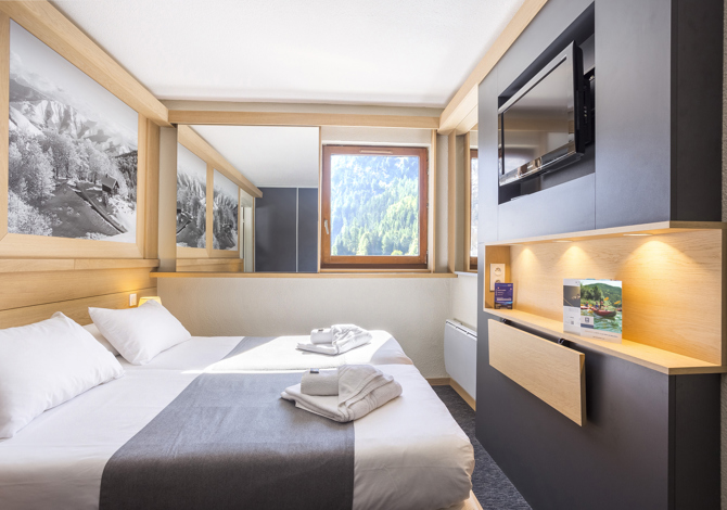 Room for 5 people on half-board basis - Hotel Club MMV Tignes Les Brévières 4* - Tignes 1550 Les Brévières