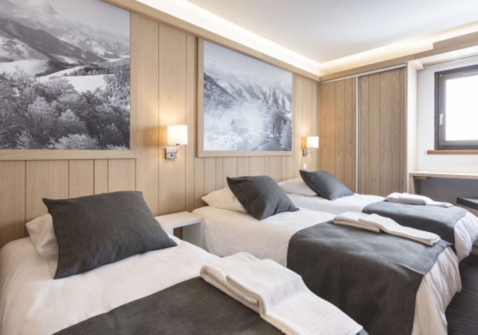 1 bedroom 3 people - Half board - Piste view - Hôtel Club MMV les Arolles 4* - Val Thorens