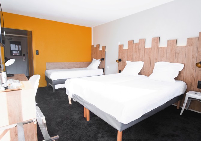 Premium 3-person room with balcony for 1 adult and 1 child under 12, half board - Hotel Les 2 Alpes L’Orée des Pistes - Les Deux Alpes Centre