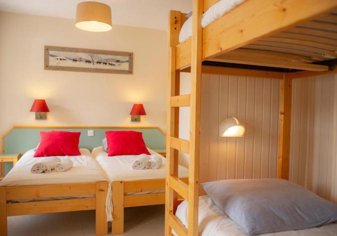 Quadruple room TWIN Standard for 2 adults and 1 child with breakfast - Hôtel VVF Villages Saint François Longchamp - Saint François Longchamp 