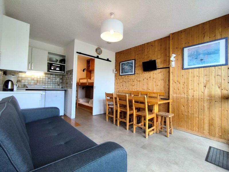 VAL THORENS location: Apartment of 38 m2 on the 7th floor, skis to the feet, south facing balcony - Residence Lac Du Lou - Val Thorens