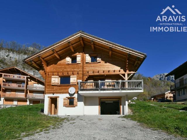 Spacious Independent Chalet, 4 Bedrooms, Sleeps 8, Near Ski Slopes and Trails! FR-1-391-47 - Le Grand Bornand