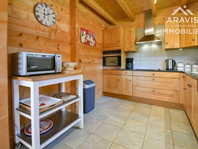 Spacious Independent Chalet, 4 Bedrooms, Sleeps 8, Near Ski Slopes and Trails! FR-1-391-47 - Le Grand Bornand