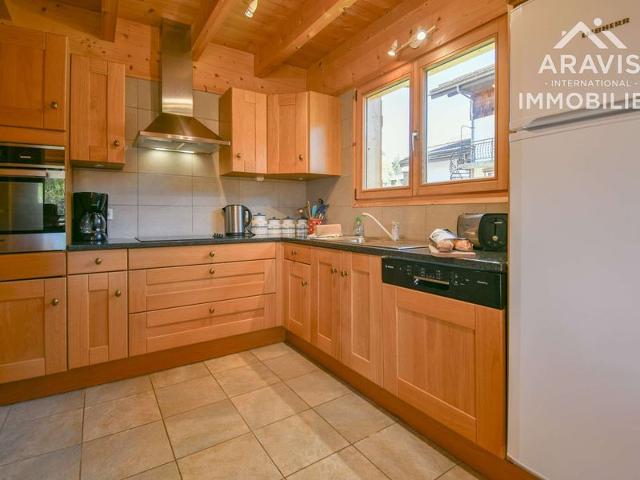 Spacious Independent Chalet, 4 Bedrooms, Sleeps 8, Near Ski Slopes and Trails! FR-1-391-47 - Le Grand Bornand