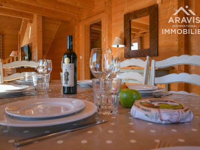 Spacious Independent Chalet, 4 Bedrooms, Sleeps 8, Near Ski Slopes and Trails! FR-1-391-47 - Le Grand Bornand