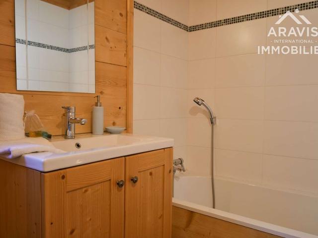 Spacious Independent Chalet, 4 Bedrooms, Sleeps 8, Near Ski Slopes and Trails! FR-1-391-47 - Le Grand Bornand