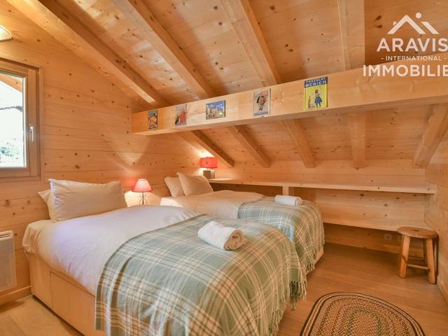 Spacious Independent Chalet, 4 Bedrooms, Sleeps 8, Near Ski Slopes and Trails! FR-1-391-47 - Le Grand Bornand