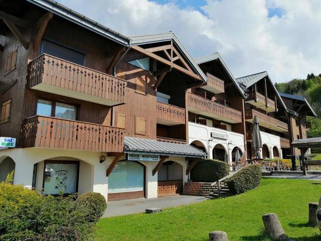 Ski-In/Ski-Out Studio, Balcony, Sleep 4, Near Village, Full Kitchen FR-1-412-30 - Morillon Village