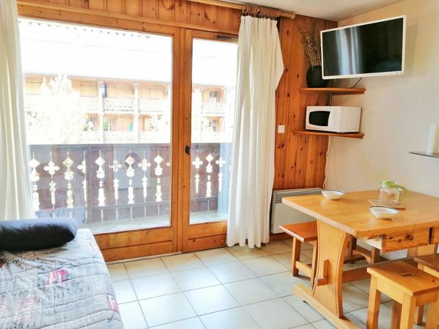 Ski-In/Ski-Out Studio, Balcony, Sleep 4, Near Village, Full Kitchen FR-1-412-30