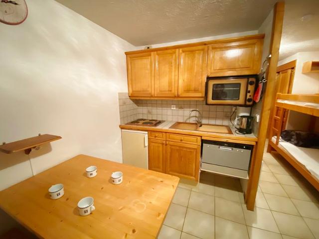 Ski-In/Ski-Out Studio, Balcony, Sleep 4, Near Village, Full Kitchen FR-1-412-30 - Morillon Village