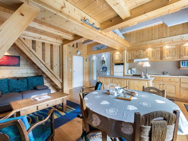 Charming Duplex Studio in Central Megève with Balcony, Parking, and Ski Storage FR-1-453-44 - Megève